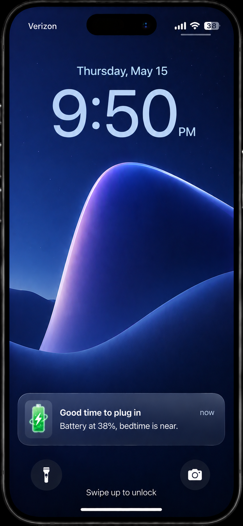 Smart Charge pre-bedtime nudge on iPhone lock screen
